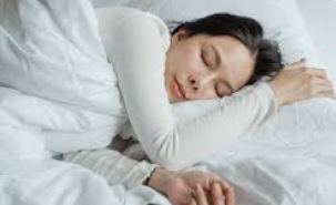 ความงามจาก การนอนหลับ ที่เพียงพอ ช่วยให้เล่น ufabet999 อย่างสดใส